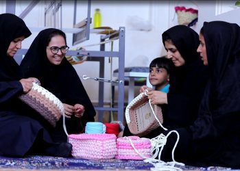 بانویی به قامتِ سرافراز